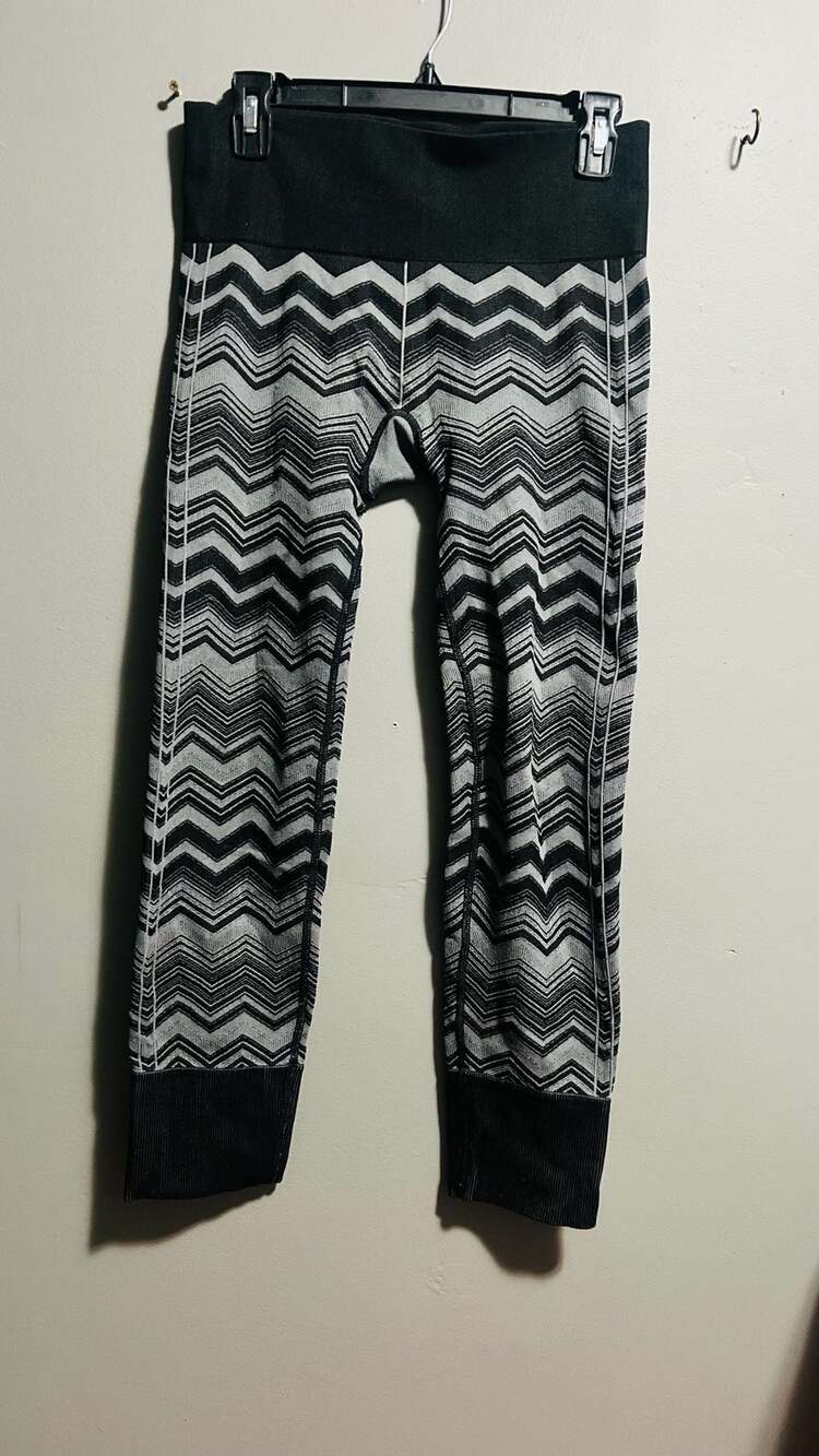 Lululemon Ebb To Street Pant Size 6 Chevron Leggings